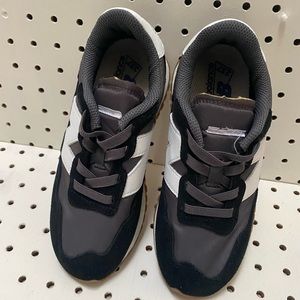 Kids New Balance 237 Black sz 1.5 1 1/2 M. New.